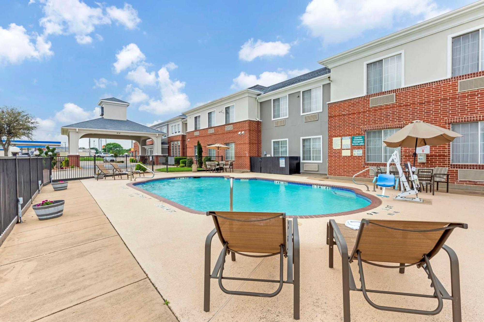 Best Western Fort Worth Inn And Suites Bagian luar foto