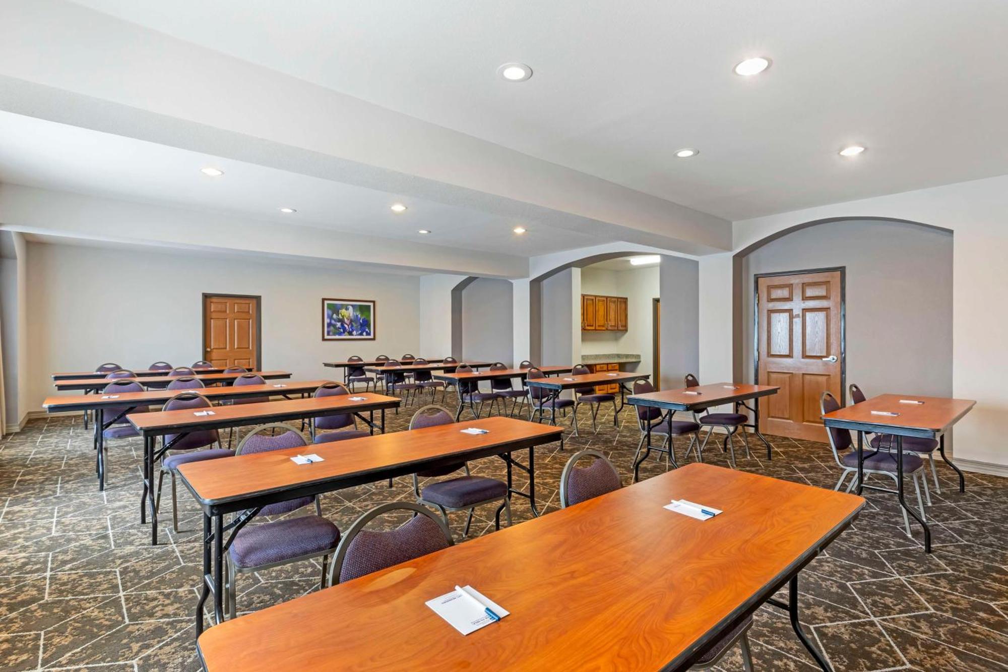 Best Western Fort Worth Inn And Suites Bagian luar foto