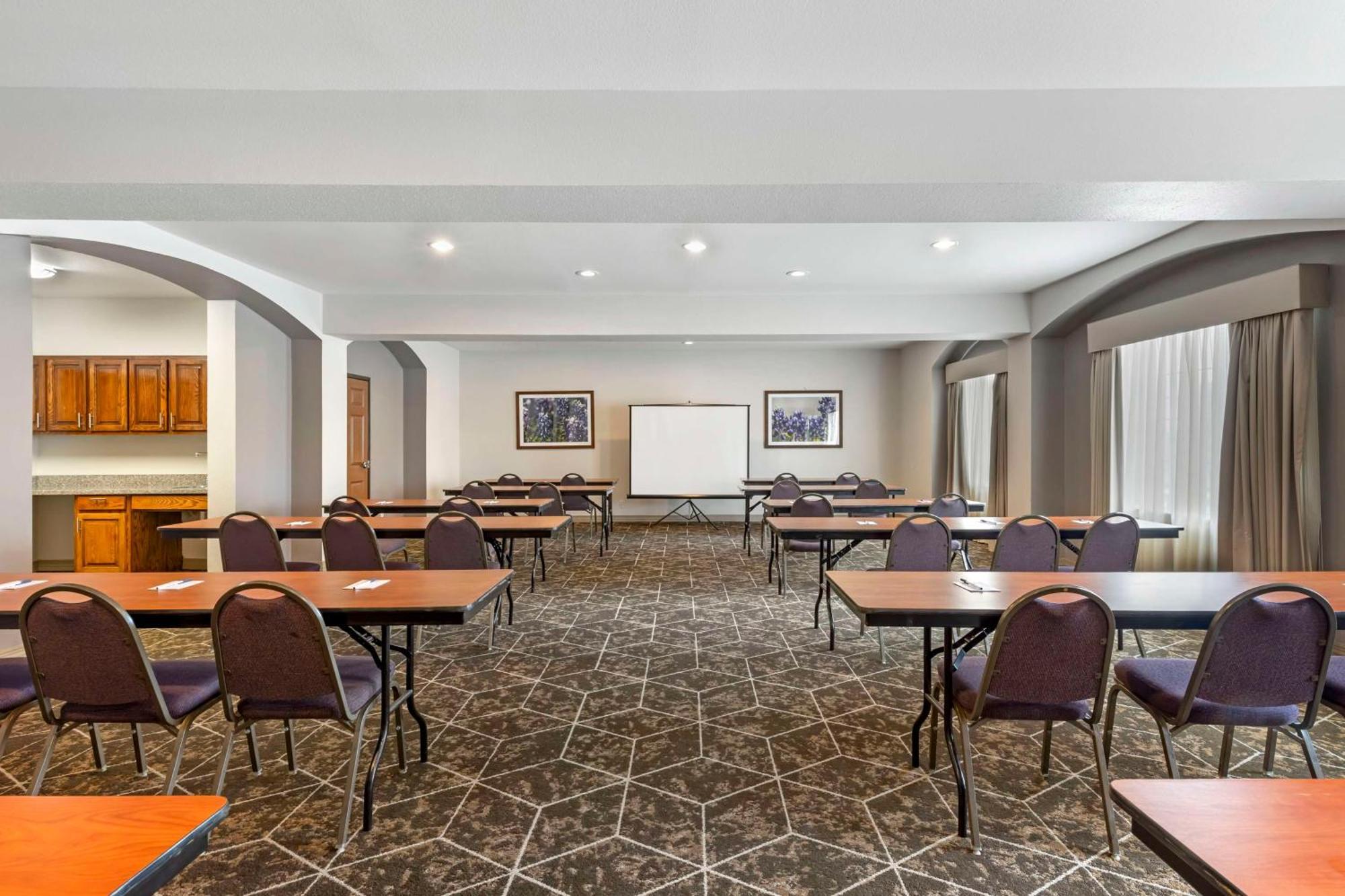 Best Western Fort Worth Inn And Suites Bagian luar foto